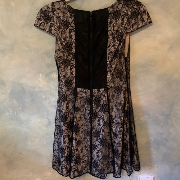 Alice + Olivia Floral Lace Dress - Picture 8 of 11